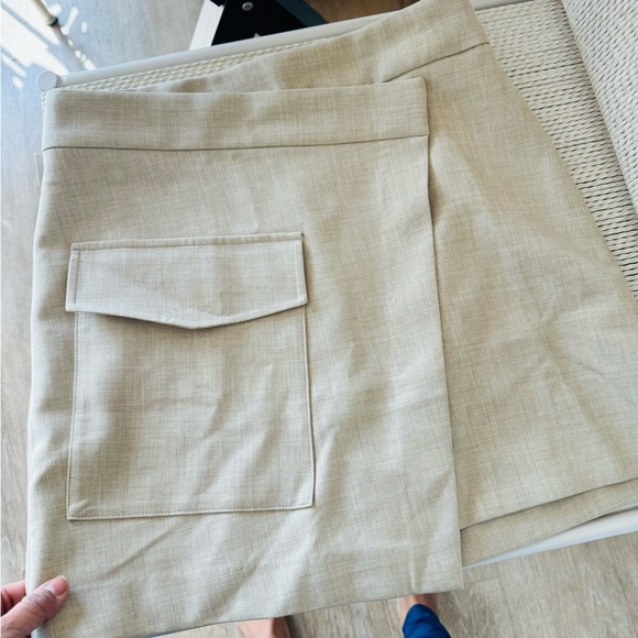 Aritzia “Happy Hour Skirt” Babaton. NEW never worn - Picture 5 of 8